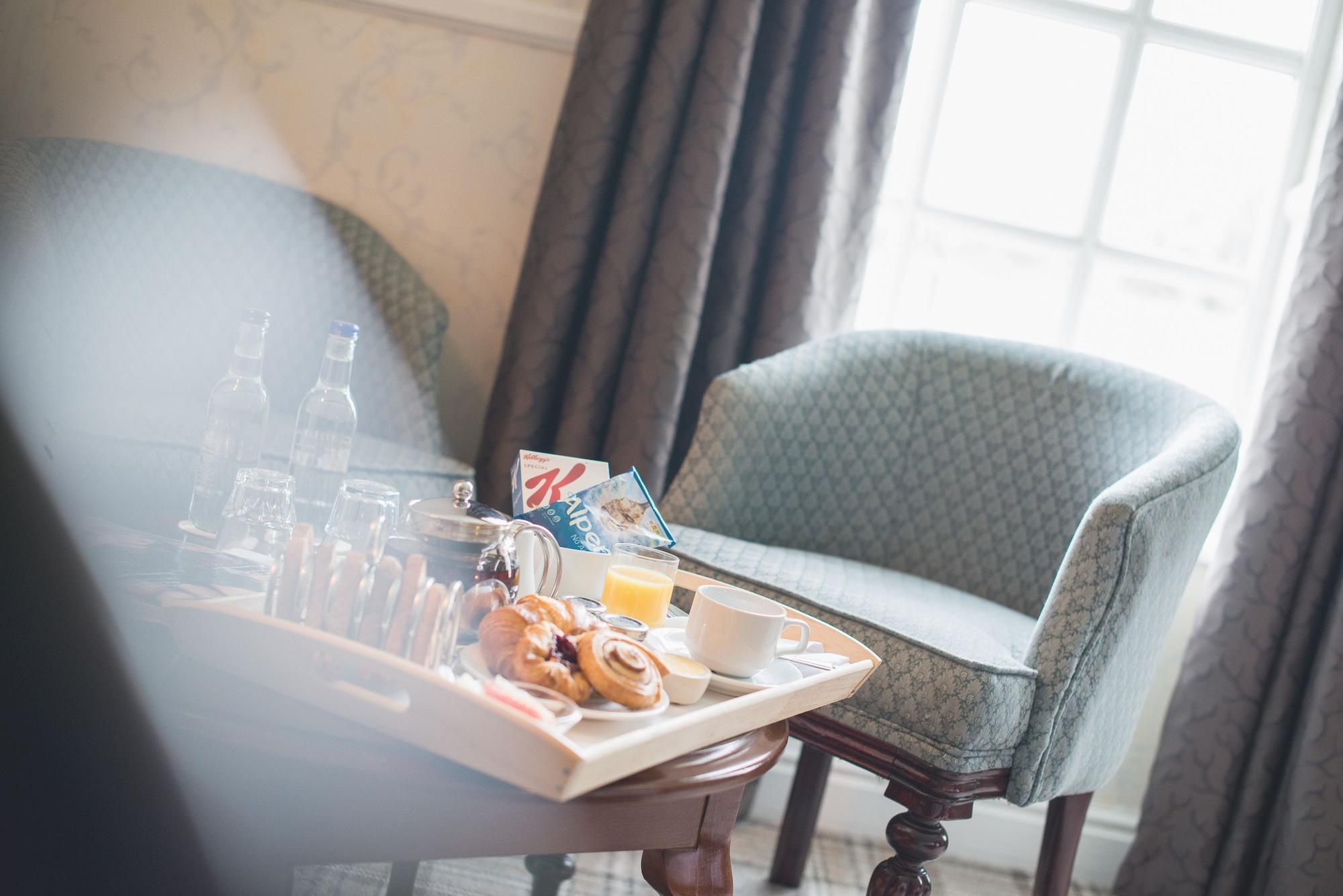 Mere Court Hotel นัตส์ฟอร์ด ภายนอก รูปภาพ