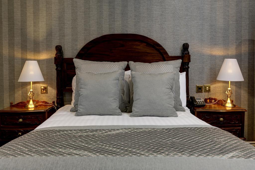 Mere Court Hotel นัตส์ฟอร์ด ภายนอก รูปภาพ